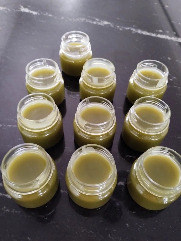 Ungüento artesanal textura